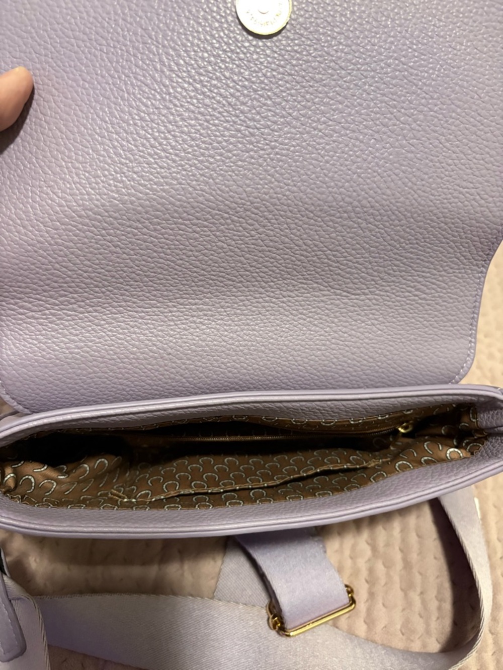 Compact Lavender Crossbody Bag with Adjustable Strap